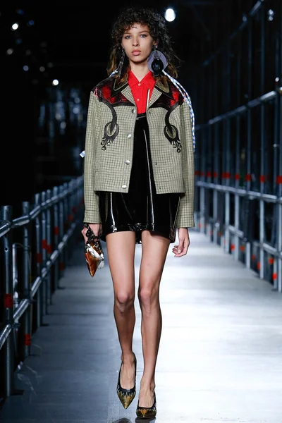 Look 4